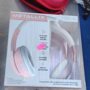 METALLIX Premium Wireless Headphones - Pink and White